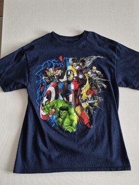 NWOT Marvel Avengers Graphic T with Multicolor Heroes  NEVER WASHED, NEVER WORN